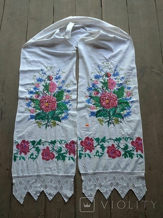 Embroidered towel No 605