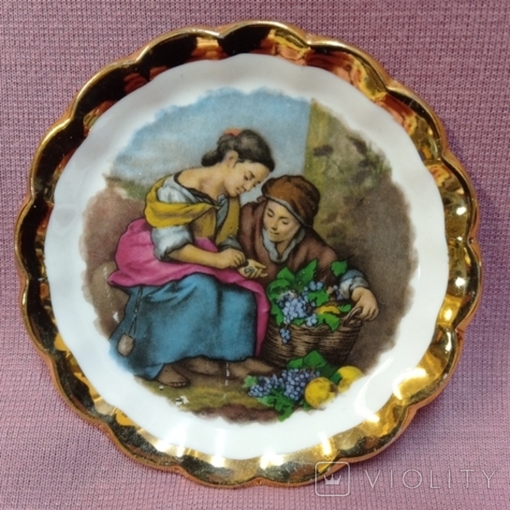 Vintage decorative plate "Fruit Seller" Bartolomé Esteban, Limoges, France, photo number 2