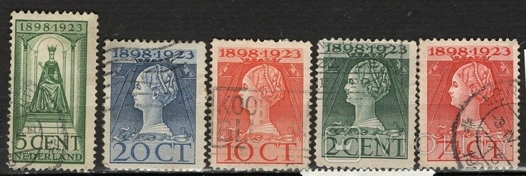 Netherlands 1923 collection of stamps CC 4euro