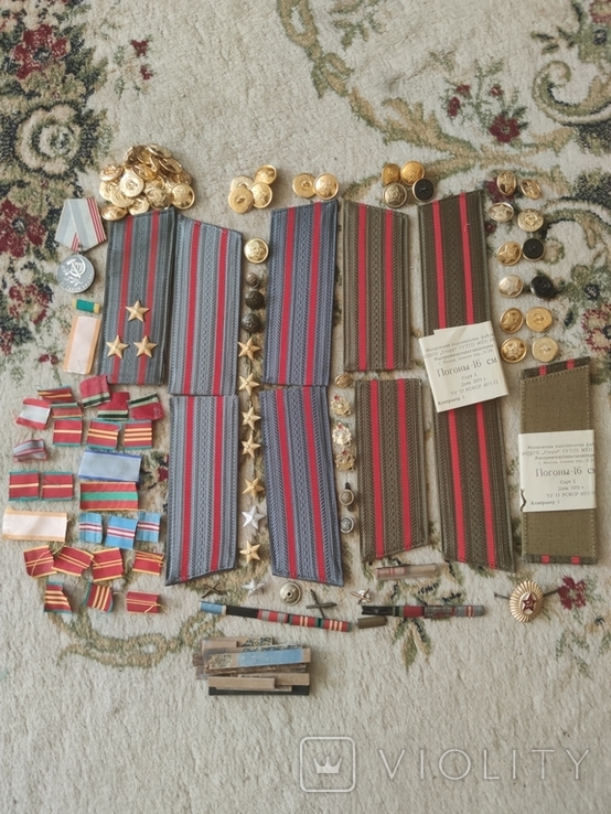 Shoulder straps of senior officers, buttons, award ribbons, cockades of the times of the USSR., photo number 2