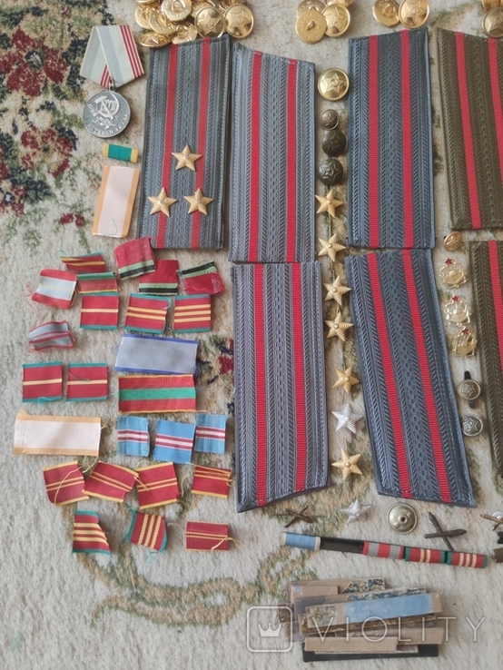 Shoulder straps of senior officers, buttons, award ribbons, cockades of the times of the USSR., photo number 5