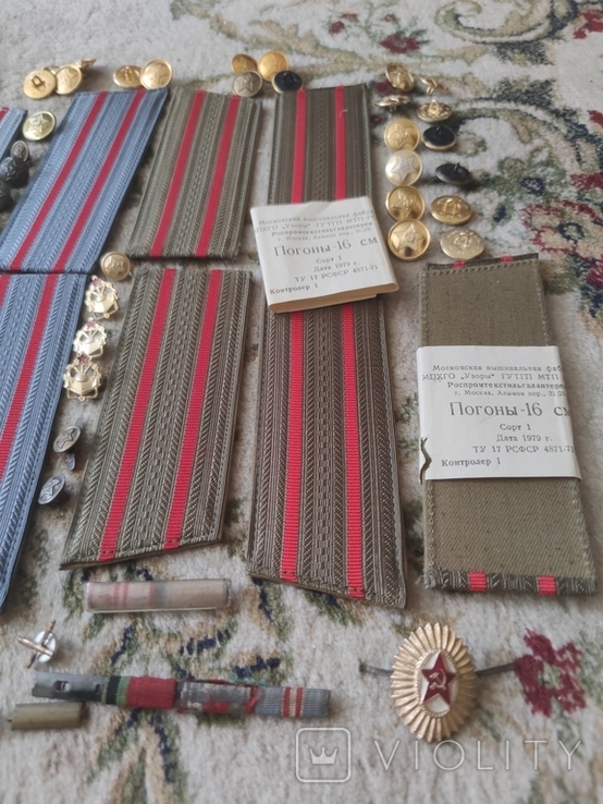 Shoulder straps of senior officers, buttons, award ribbons, cockades of the times of the USSR., photo number 6