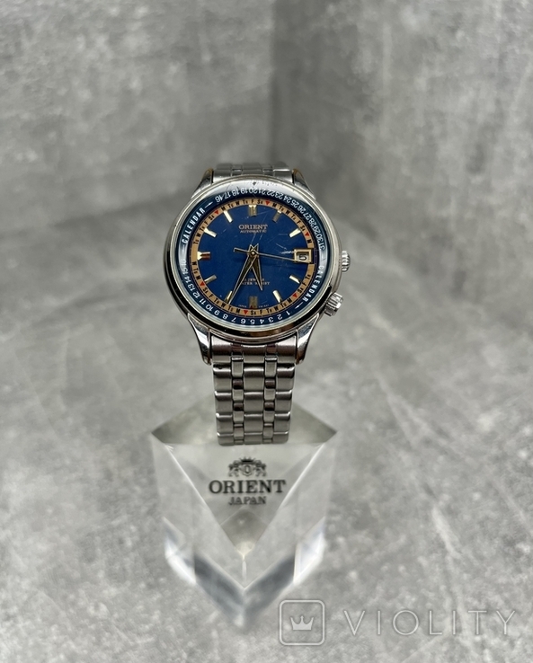 Orient Calendar on the go with a native bracelet