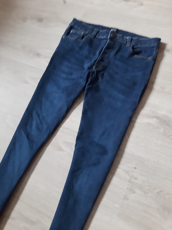 Модные мужские зауженные джинсы Man оригинал в отличном состоянии, фото №3