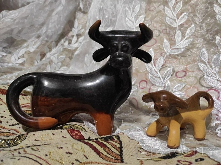 Figurines of a cow and a calf,in a calf on the leg glue in the photo you can see,rare figurines!