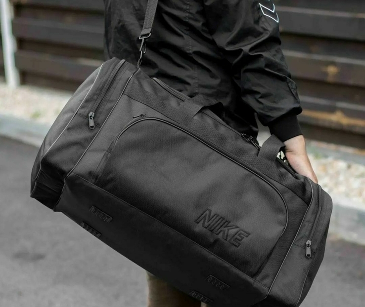 Мужская дорожная спортивная сумка Nike biz черная тканевая для тренировок и перевозки вещей, фото №2