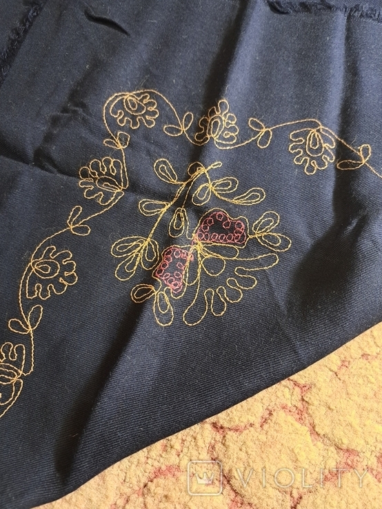 Тонкий шерстяной платок с вышивкой и бахромой времён СССР 67/65 см, photo number 6