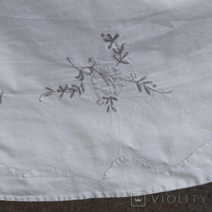 Tablecloth with embroidery on a round table, diameter 160 cm, Netherlands, photo number 8