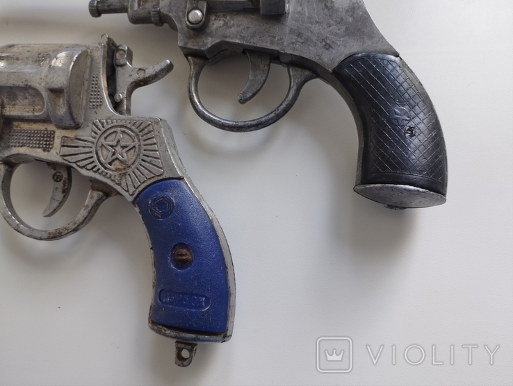 Два револьвери під пістолетом, фото №4