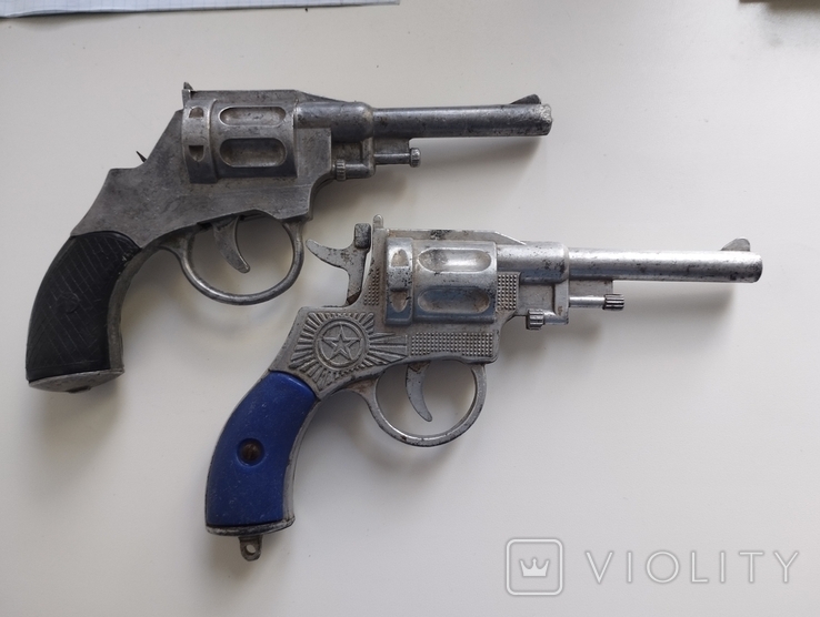 Два револьвери під пістолетом, фото №5
