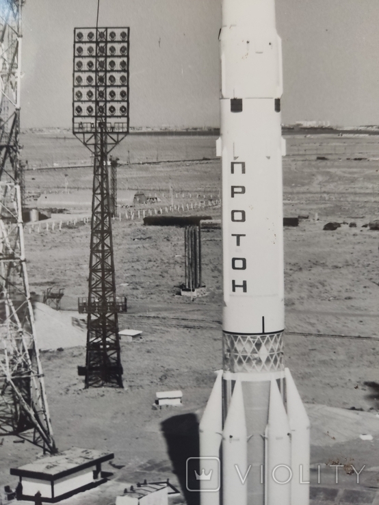 Фото ракеты "Протон" с автографом начальника стартового отдела космодрома Байконур, фото №11