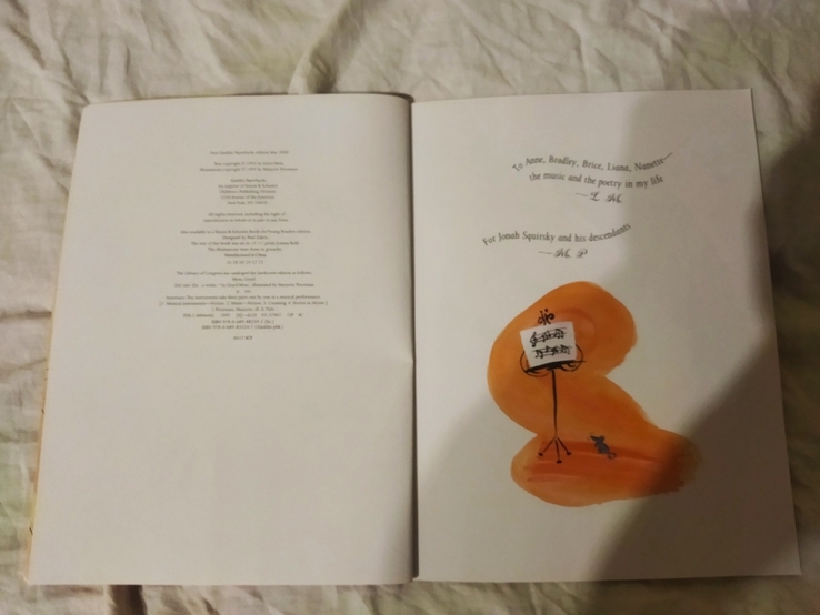 Оригинальная Книга Ллойда Мосса Zin Zin Zin a violin на английском языке 2015 года, фото №4