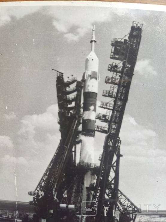 Поздравительная фотография ракеты с автографом начальника отдела запуска космодрома, фото №5
