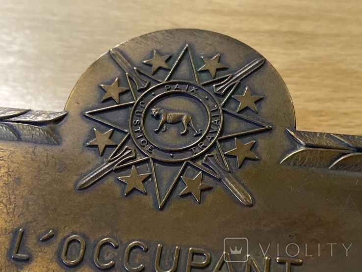 Памятная табличка "Жилец - почетный кавалер Ордена Леопарда". ДР Конго, фото №4