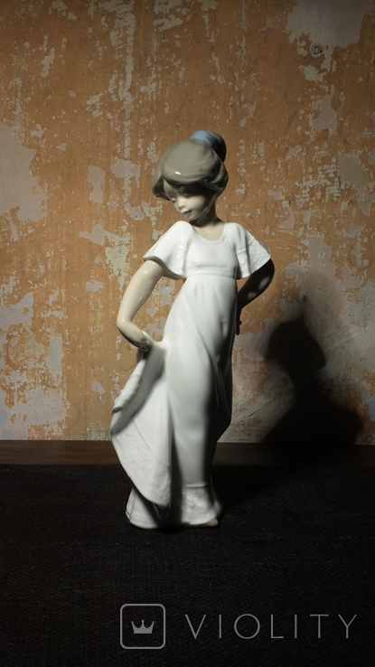 Фарфоровая статуэтка Девочка в платье Lladro Nao 1989, фото №2