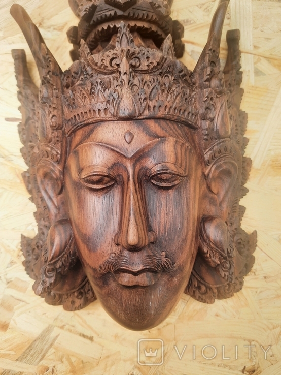 Деревянная маска с изображением божества, фото №4