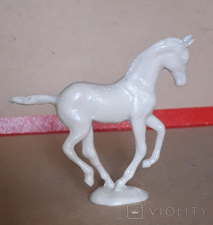 Маленькая статуэтка,колкий пластик "Лошадка" времён СССР клеймо,высота 8,5 см,длина 9,5 см, фото №3