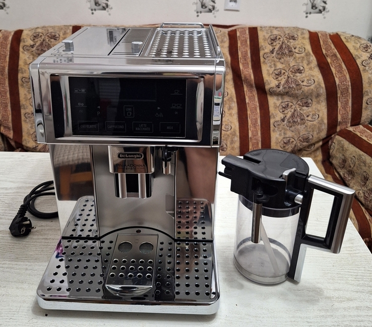 Delonghi ESAM 6750 PrimaDonna Avant 600