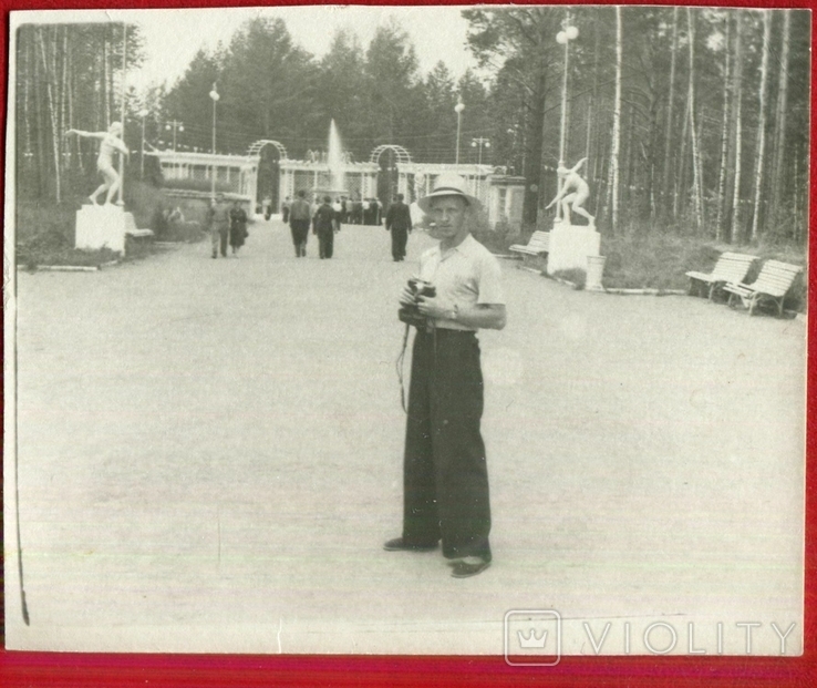 Паркова скульптура 1957 чоловік-фотограф, фото №2