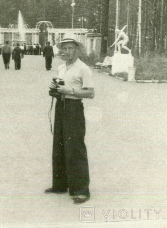 Паркова скульптура 1957 чоловік-фотограф, фото №3