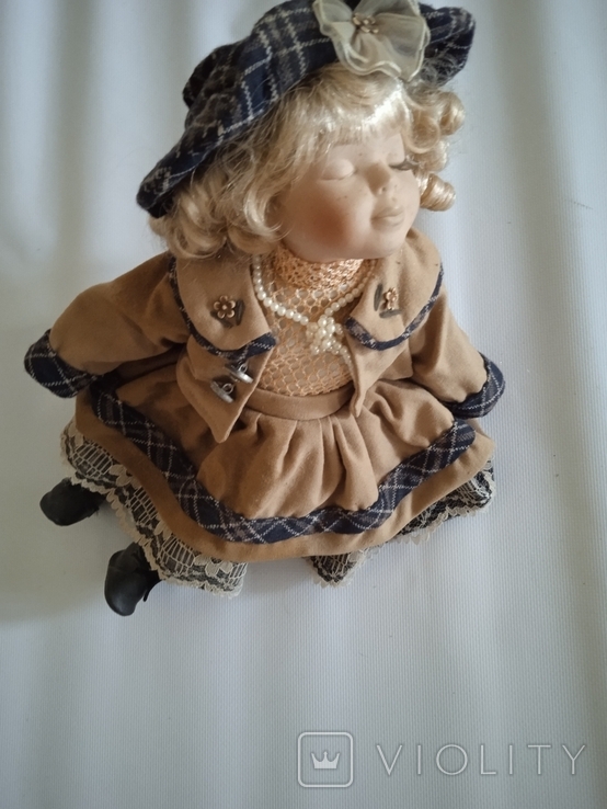 Сидяча порцелянова лялька, 19 см, фото №2