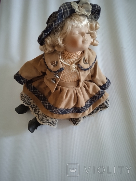 Сидяча порцелянова лялька, 19 см, фото №3