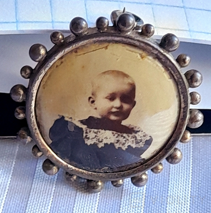 Брошь с портретом ребёнка старинная, фото №2