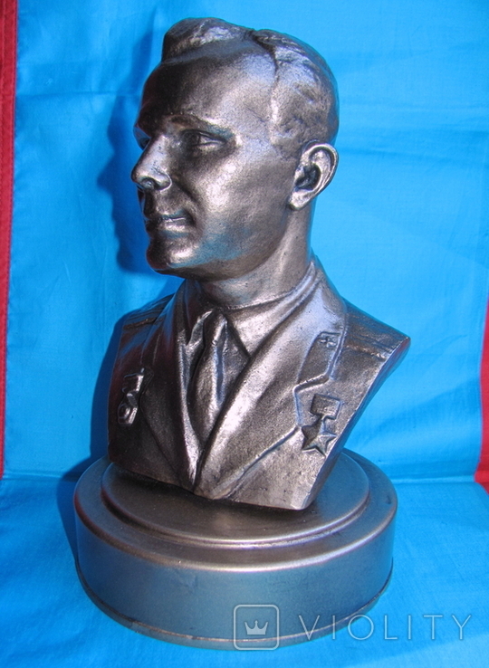Бюст Юрия Гагарина на подставке, космос, фото №8