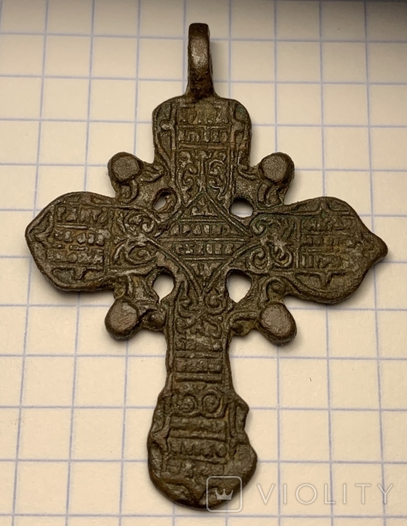 Великий стародавній хрест з узорами, фото №3