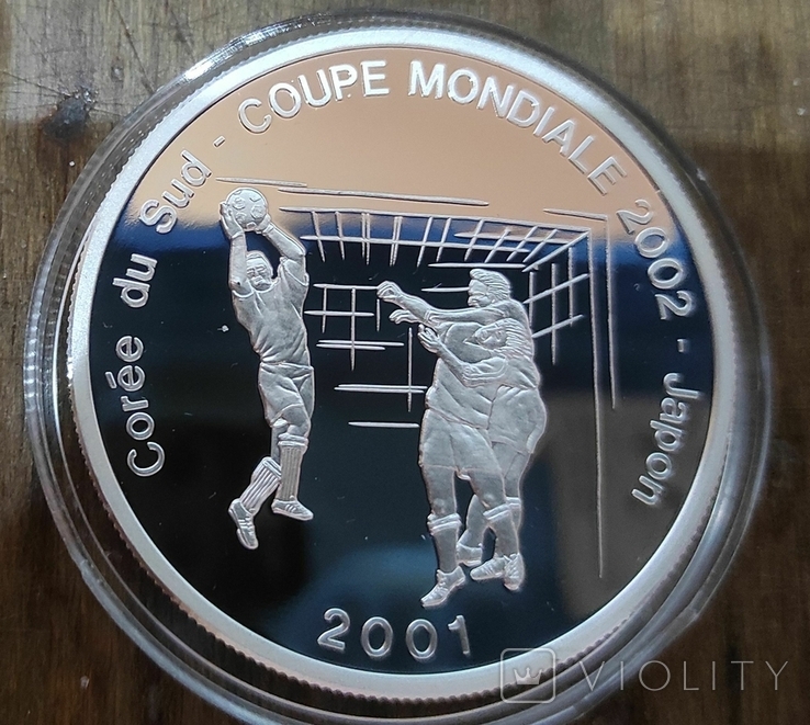  Конго 10 франков 2001 г. Серебро. Футбол, фото №2
