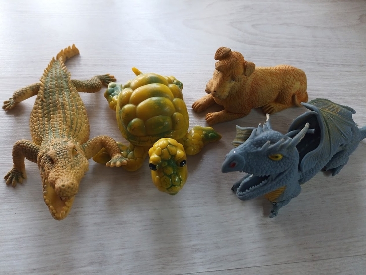 Фигурки животных крокодил черепаха дракон и пес 3 силиконовые 1 пластик, фото №3