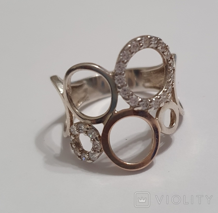 Серебряное кольцо с золотой вставкой и камнями, фото №2