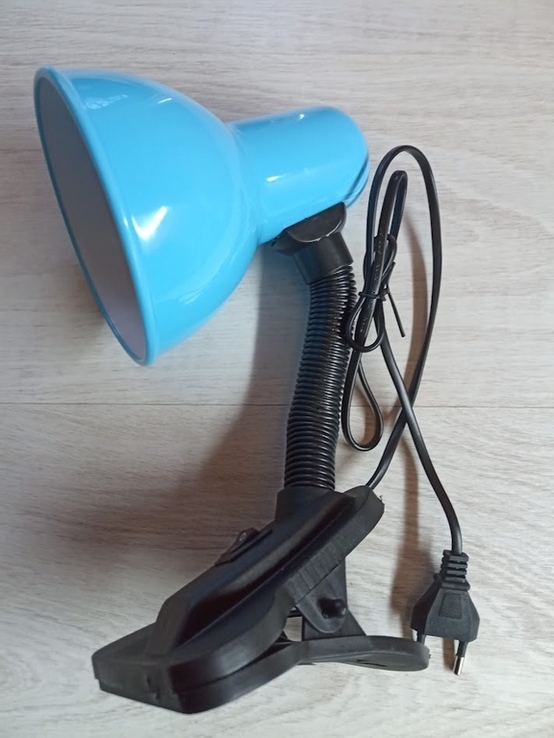 Настольная лампа с прищепкой голубая, фото №2