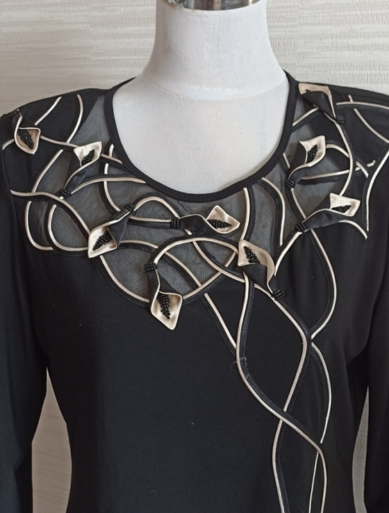 Красивая женская блузка рукав 3/4 черная с вышивкой на 46-48 трикотин, фото №4