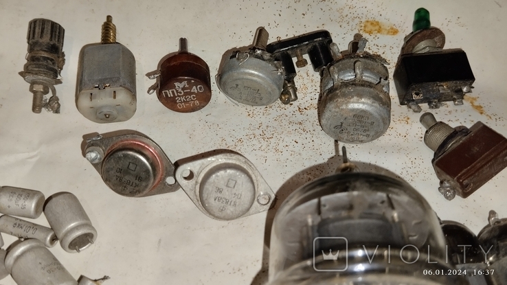 Лот на аффинаж, лампы гу-32 СССР, конденсатор, платы с радиодеталями, фото №8