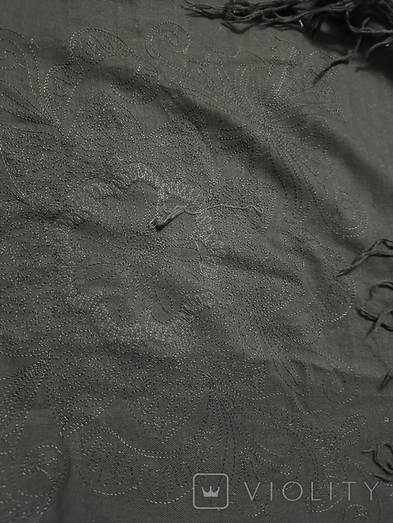 Платок великий вишитий чорними нитками, фото №7