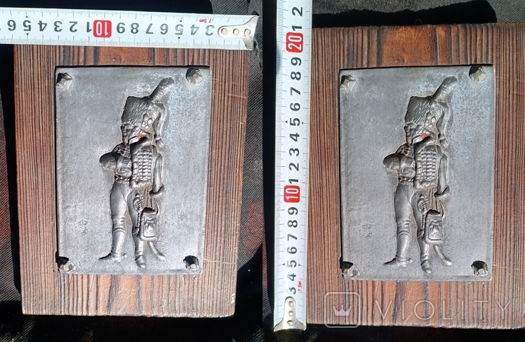 Старовинна дерев'яна настінна табличка з клеймом Свинцевий лицар-солдат, фото №10