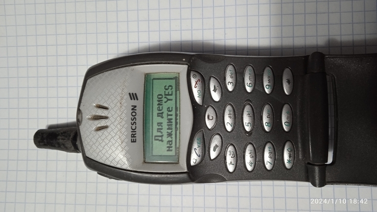 Sony Ericsson з кришкою для клавіатури та антеною, фото №4