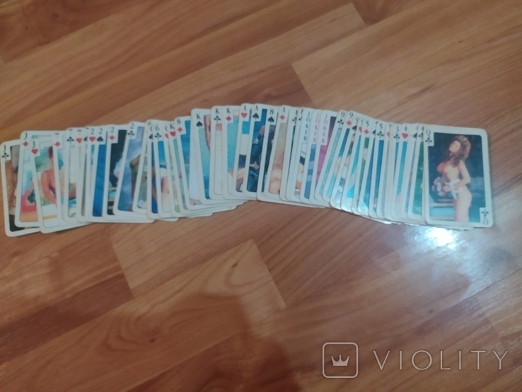de-luxe-playing-cards-115368570-violity