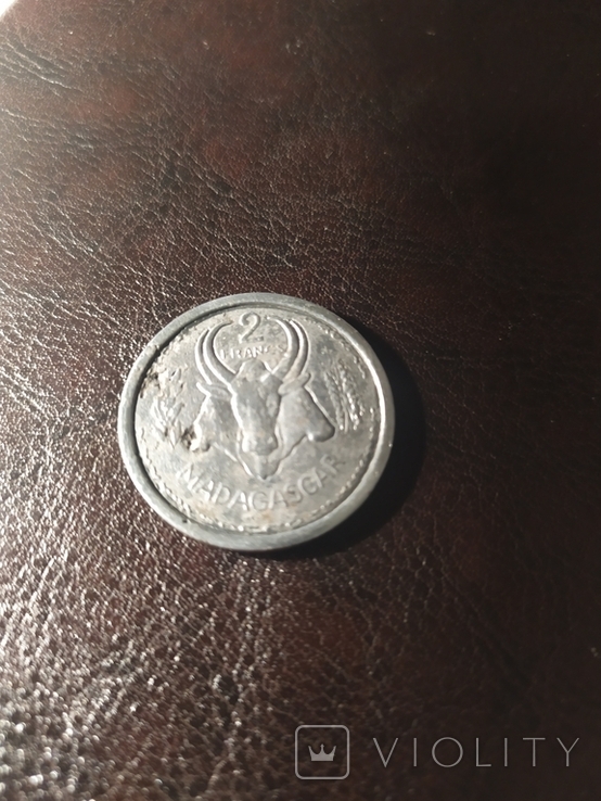 Мадагаскар 2 франка 1948 г., фото №2