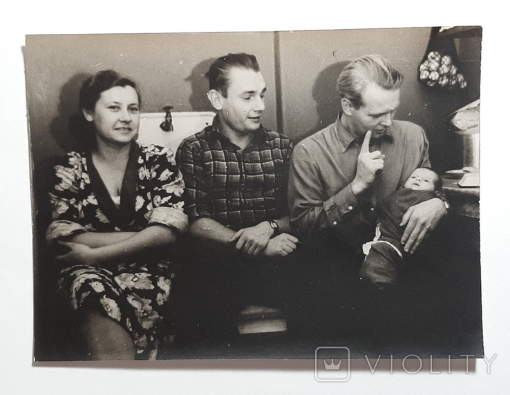 1958г. Два мужчины, женщина и ребенок, фото №2