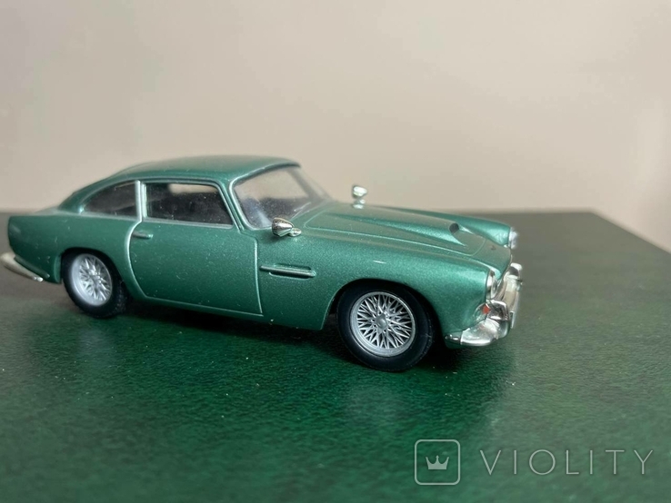 Aston Martin DB4 1960 Miniature 1/43 – Vitesse – British Racing Green (V087A)