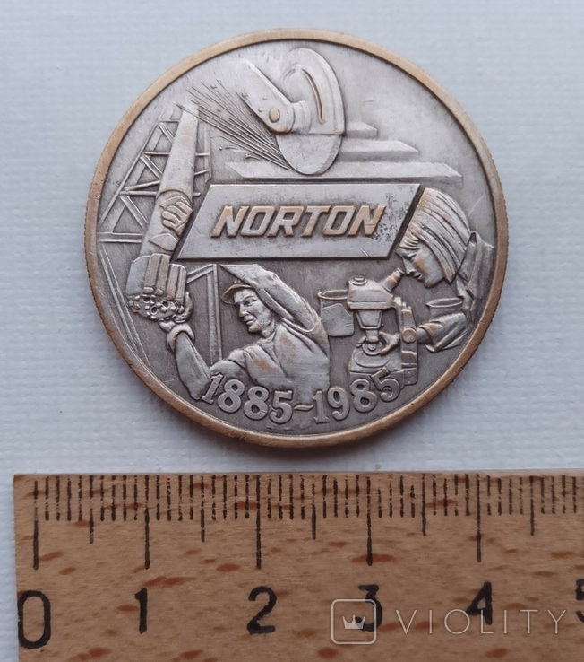 США 1985 рік Номерна пам'ятна медаль до сторіччя компанії Norton, фото №2
