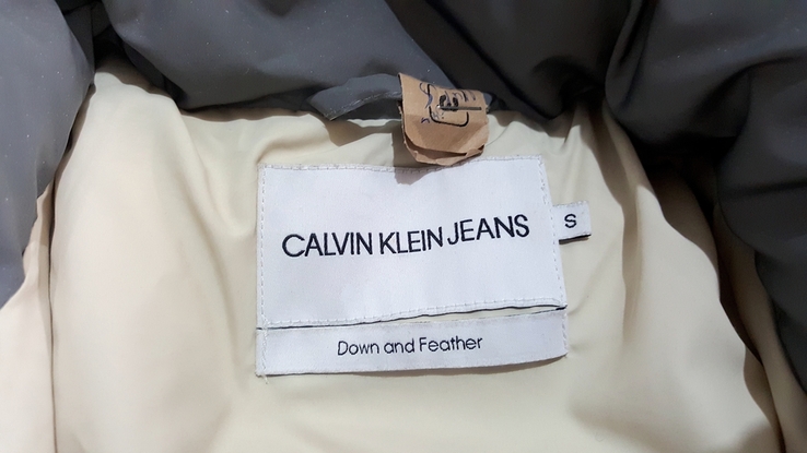 Куртка женская calvin klein оригинал серая ночью светится, фото №4