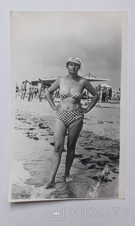 Жінка на відпочинку купальник голий торс Союз - 8х14 см., фото №2