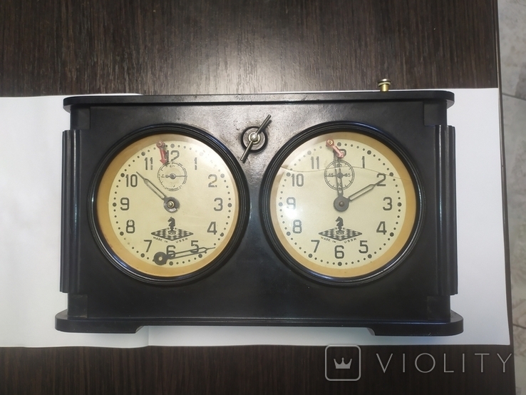 Шахматные бакелитовые часы Янтарь.под реставрацию, фото №2