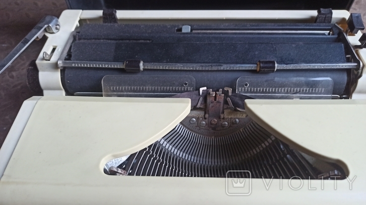 Друкарська машинка в футлярі 1990 р. По ліцензії ГДР Роботрон, фото №5