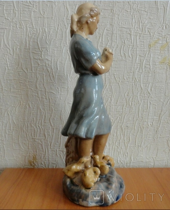 Статуэтка "Птичница с утятами", 1950-е годы. Гжельский керамический завод. Обливная керами, фото №3
