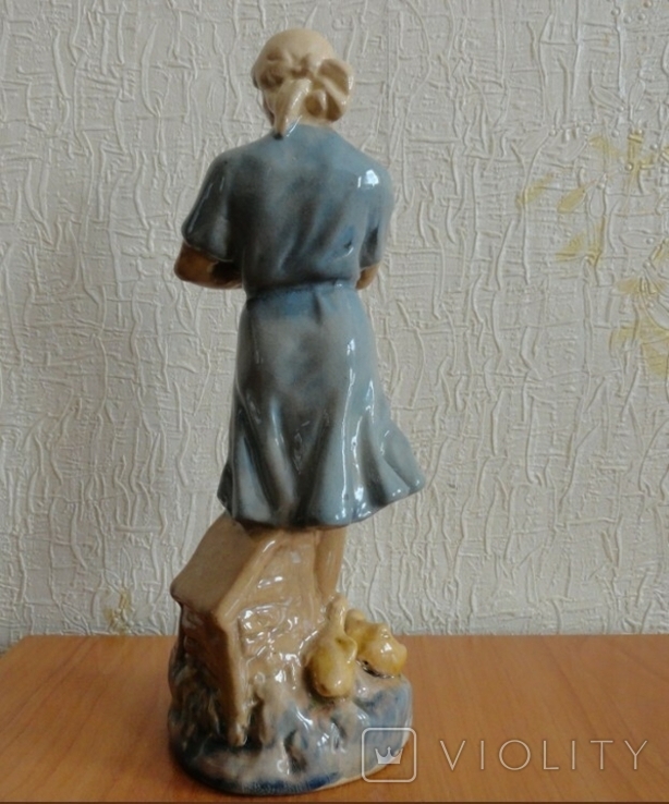 Статуэтка "Птичница с утятами", 1950-е годы. Гжельский керамический завод. Обливная керами, фото №4