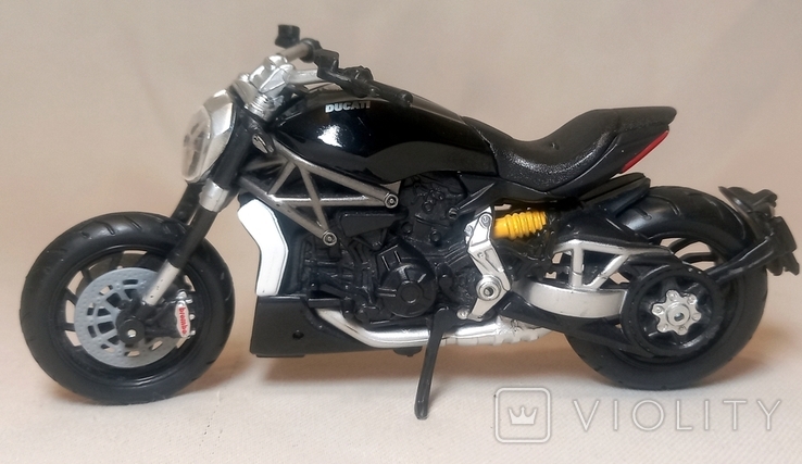 Модель мотоцикла Bburago Ducati, фото №2